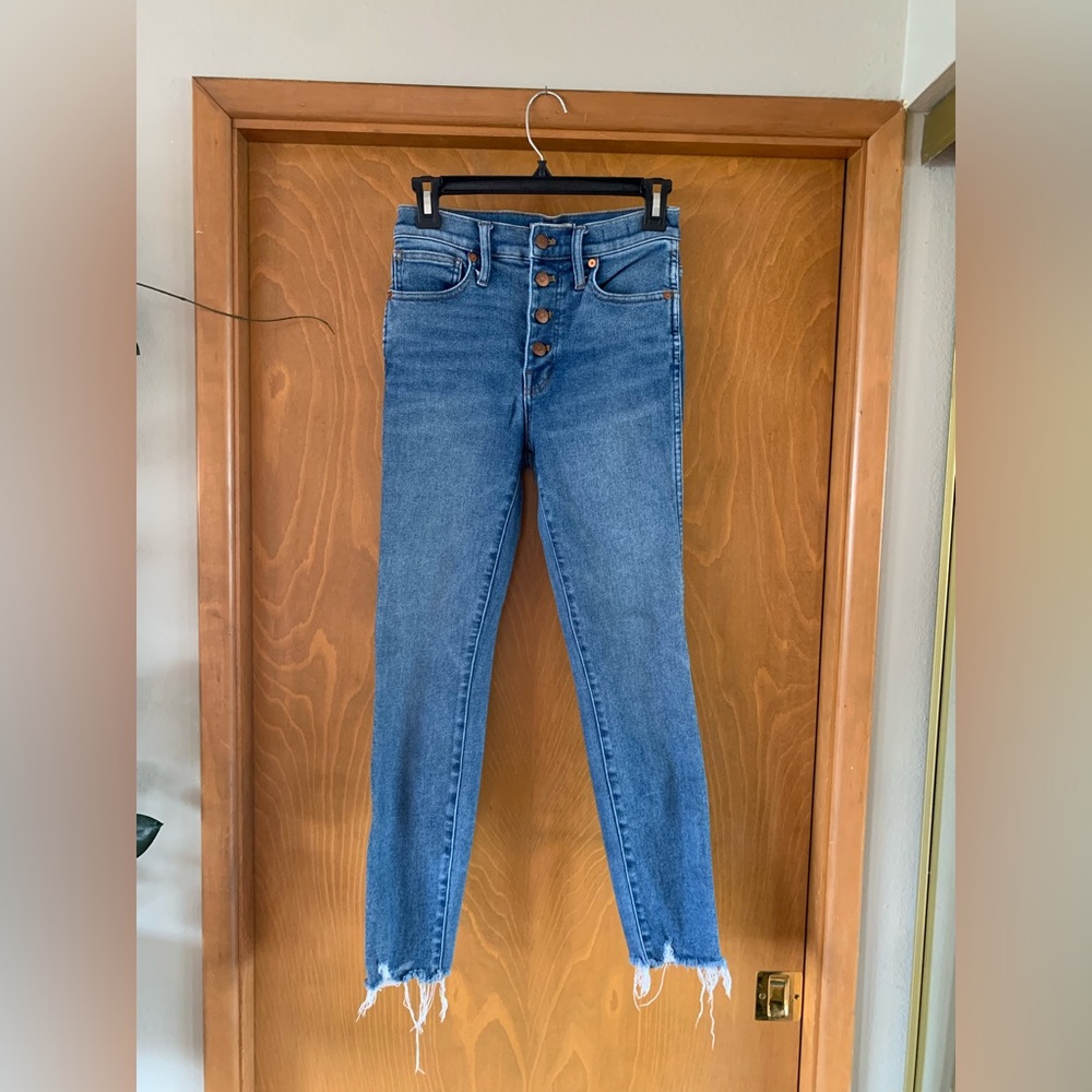 Madewell 10” high rise skinny Jean size 26 frayed hem